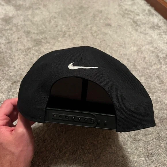 Nike - Snapback Hat - Picture 2 of 3